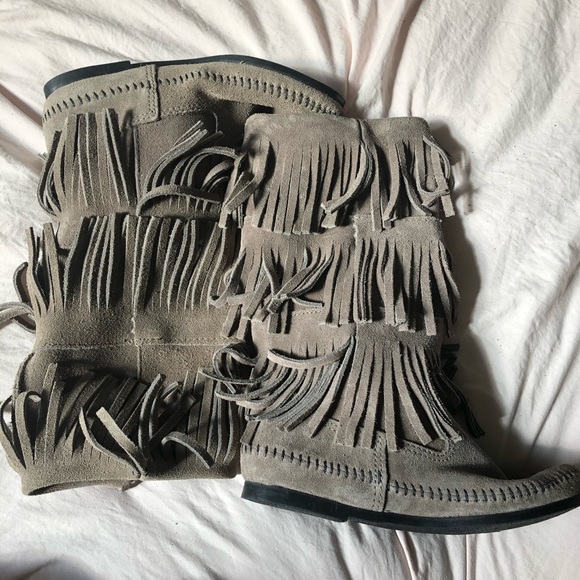 Minnetonka 3 Layer Fringe Boot - Picture 3 of 8